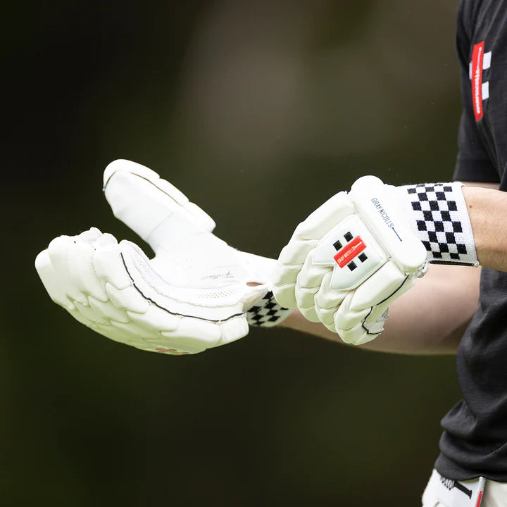 GRAY NICOLLS LEGEND BATTING GLOVES